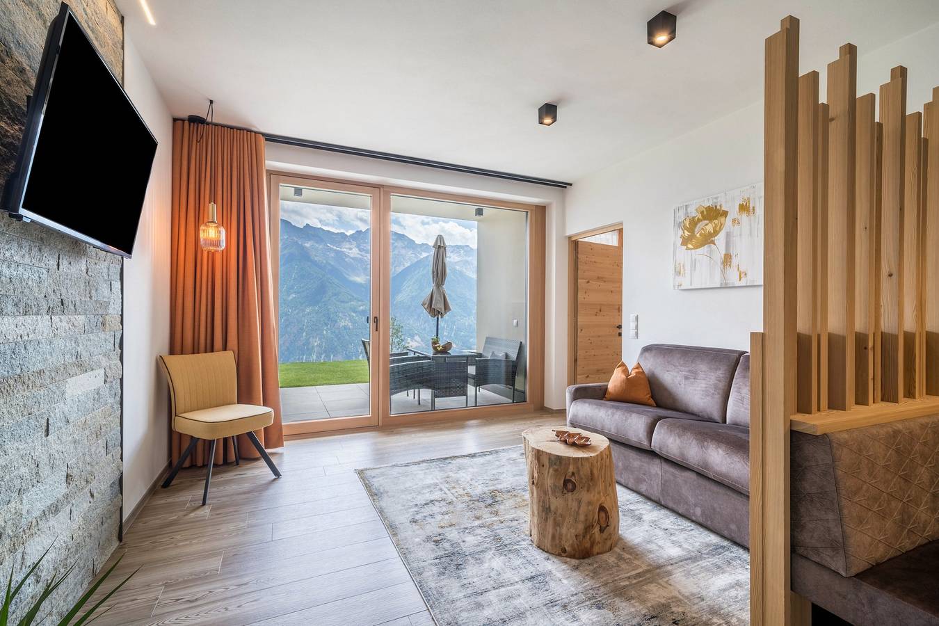 Entire apartment, Apartment 'Paflur Lodges Bergtraum' with Mountain View, Private Terrace and Wi-Fi in Tanas, Laas