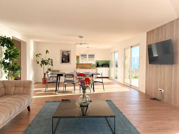 Location de vacances pour 8 personnes, avec jardin et vue sur le lac ainsi que vue et terrasse à Bourdeau (Savoie) - 4