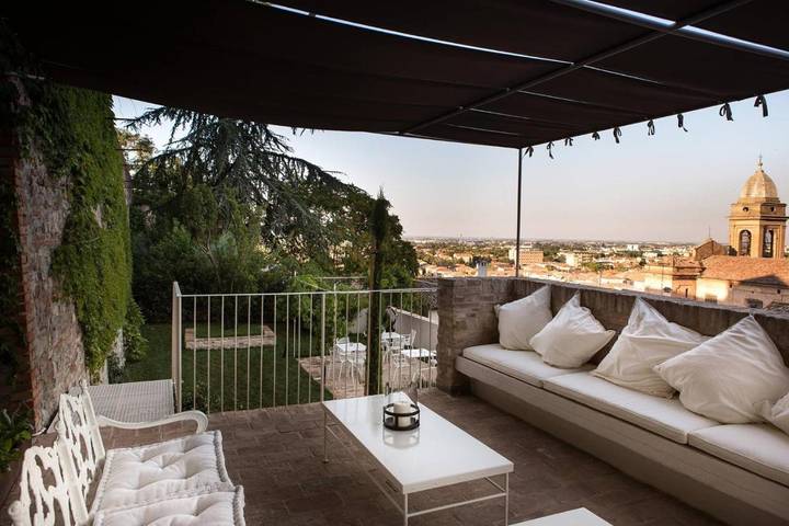 Casa vacanza per 12 persone, con giardino, con animali domestici in Santarcangelo di Romagna