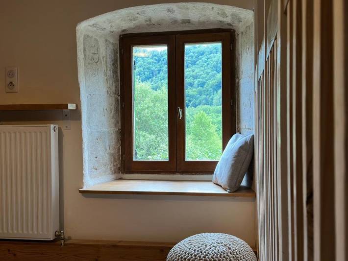 Location de vacances pour 7 personnes, avec vue ainsi que terrasse et jardin à Menétrux-en-Joux - 4