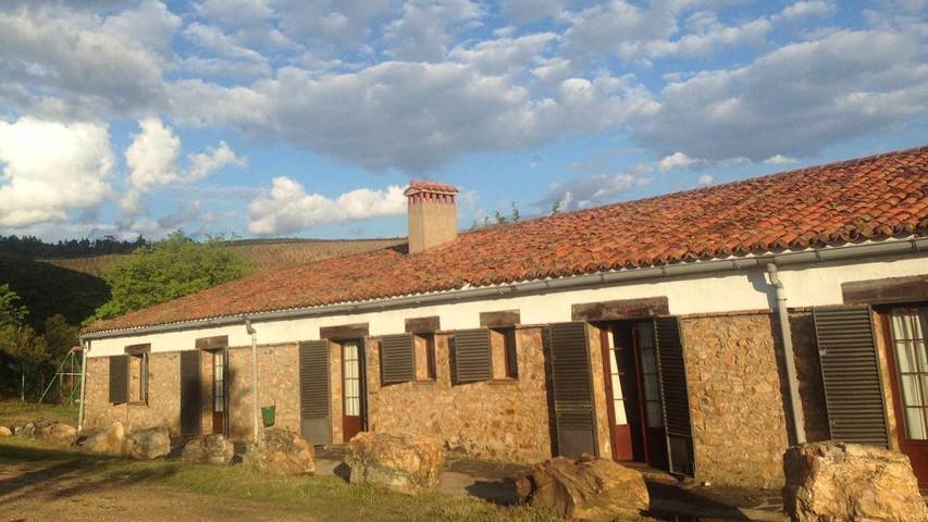 Casa rural para 4 personas, con vistas además de jardín y piscina, Se admiten mascotas en Provincia de Cáceres - 4