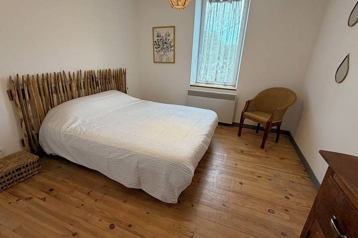 Gîte pour 15 personnes, avec Terrasse et Jardin à Manzat - 4