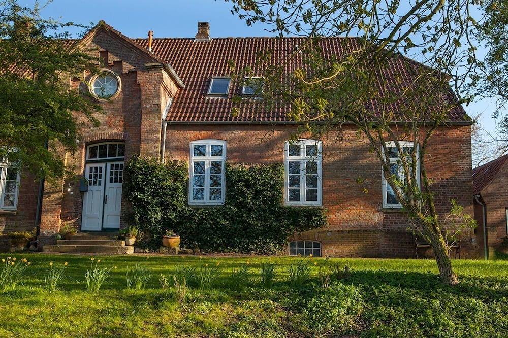 Kleinod Alte Schule Eiderstedt - Herrlich Entspannen im Denkmal in Tetenbüll, Eiderstedt