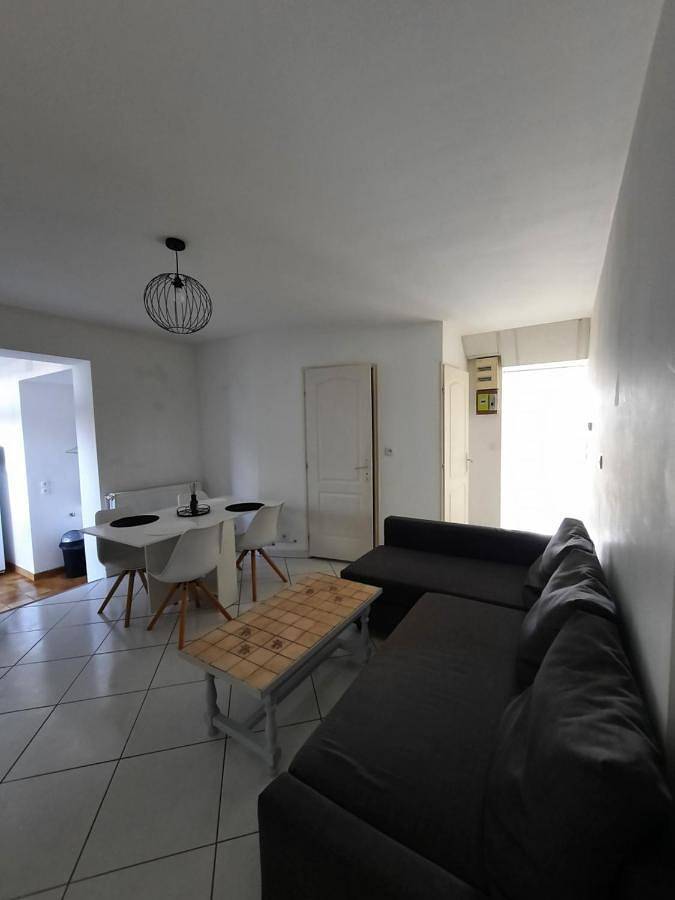 Appartement entier, Two-Bedroom Apartment in Auxonne, Région de Dijon