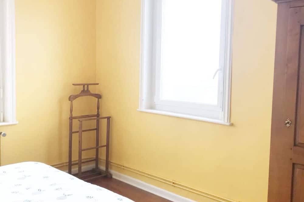 Entire apartment, ** Apt 2 chambres-plage du casino-vue sur mer! ** 2br apt with Ocean Views! ** in Saint-Quay-Portrieux, Côte de Goëlo