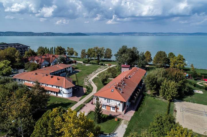 Ferienwohnung für 6 Personen, mit Ausblick und Seeblick sowie Terrasse in Zamardi - 4
