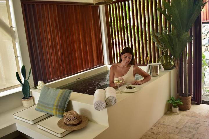 Hôtel pour 3 personnes, avec jardin ainsi que piscine et vue