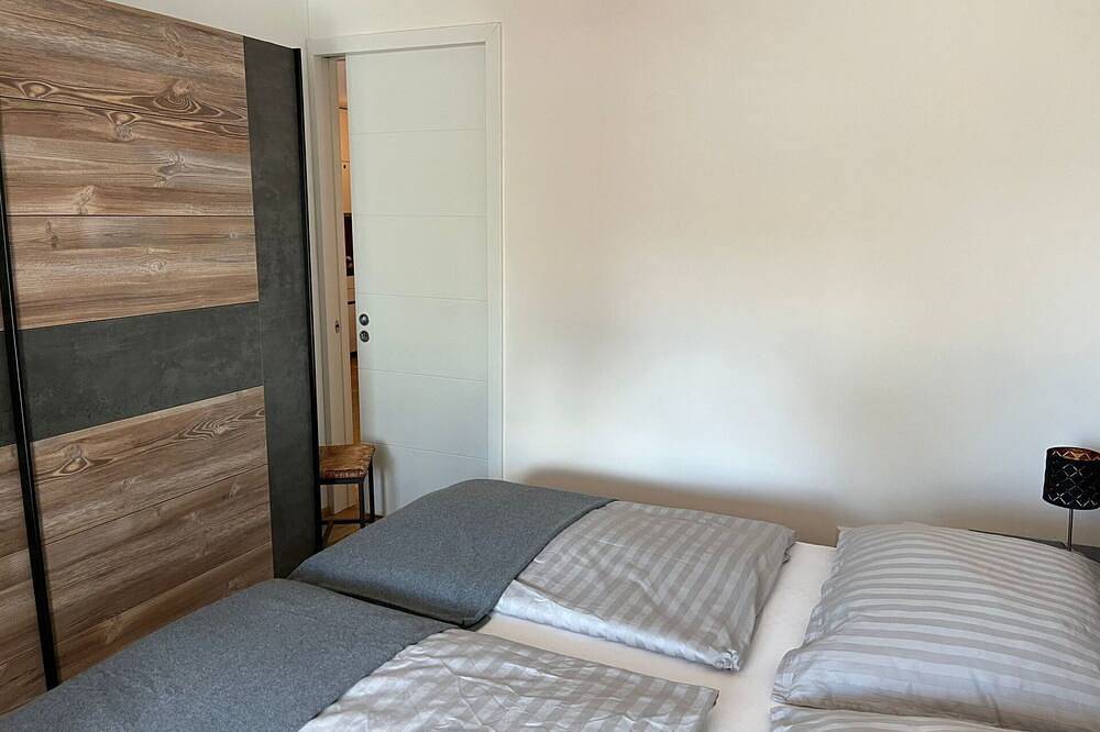 Ganze Wohnung, Angenehme Wohnung für 2 Gäste mit  W-Lan, Tv, Balkon und Haustiere erlaubt in Pörtschach am Wörthersee, Klagenfurt-Villach