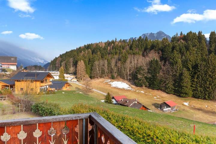 Chalet für 8 Personen, mit Terrasse und Garten sowie Ausblick in Leysin