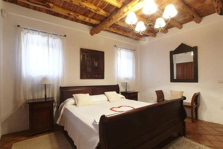 Villa de luxe 6 chambres doubles. Finca classique au style rustique ibicenco in Sant Josep de sa Talaia, Ibiza du Sud