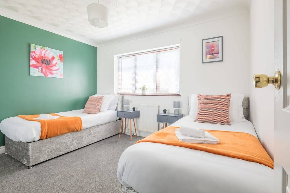 Newly Refurbished Lavish House in Peterborough in Peterborough