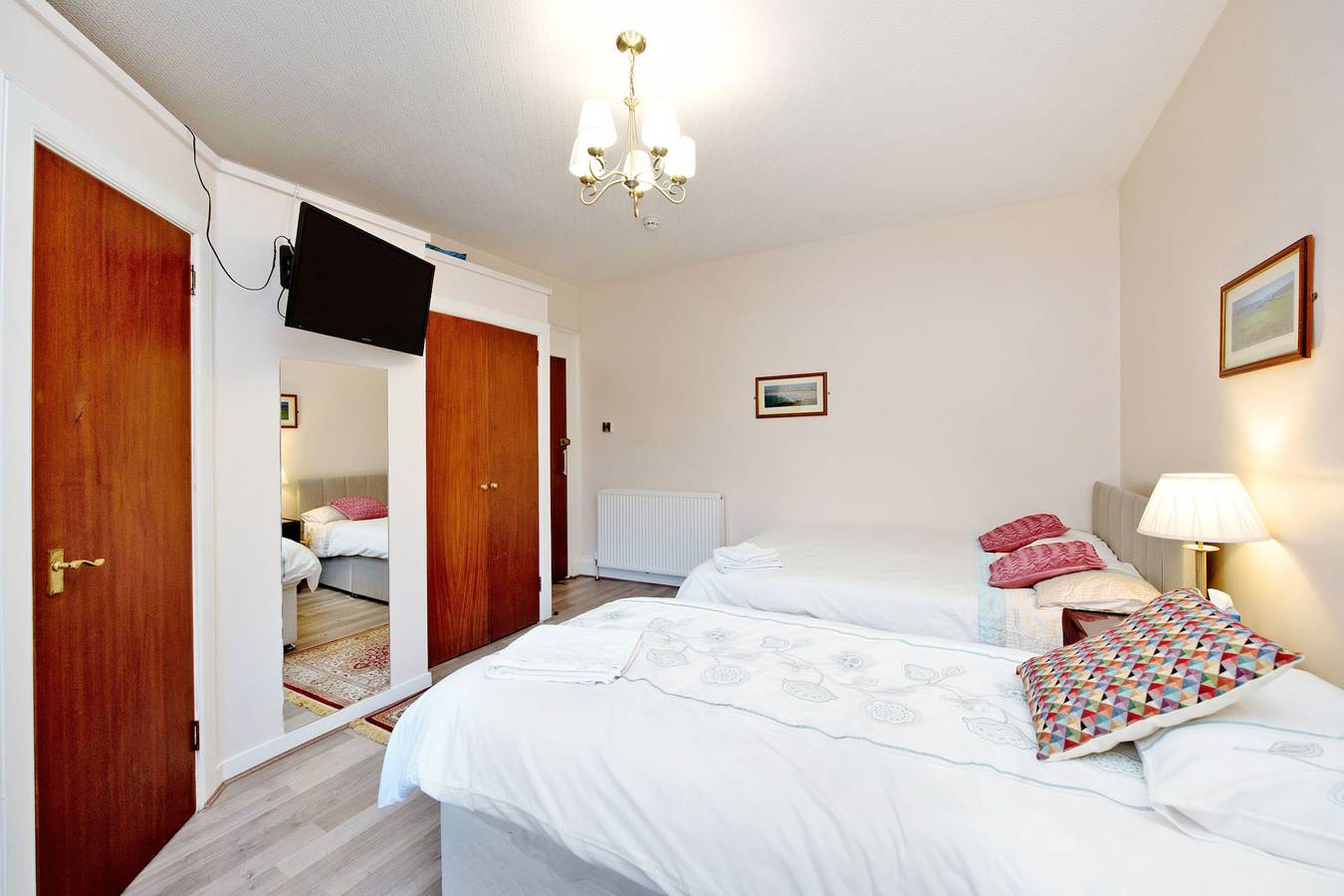 Grand Mansion, 9 Beds, Sleeps 17, Parking - Groups in Aberdeen, Aberdeenshire