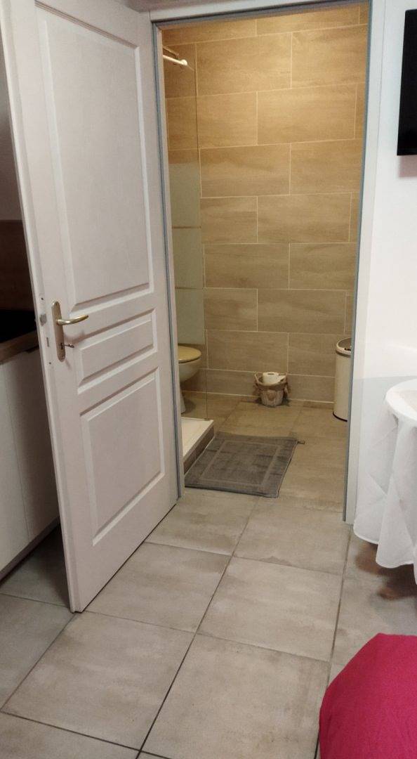 Chambre a louer avec coin cuisine - Chambre in Livron-sur-Drôme, Région de Valence