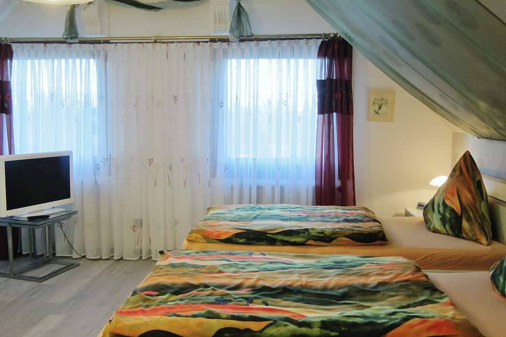 Ganze Wohnung, Hübsche Ferienwohnung 64 qm mit Wlan u. Parkplatz in Achim/b.Bremen in Achim, Landkreis Verden