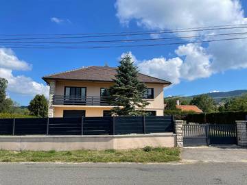 Gîte pour 16 personnes, avec balcon et jacuzzi à Hauteville-Lompnes