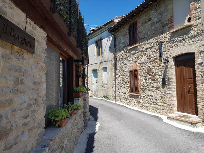 Gîte pour 3 personnes, avec vue ainsi que jardin et piscine à Piandimeleto - 2