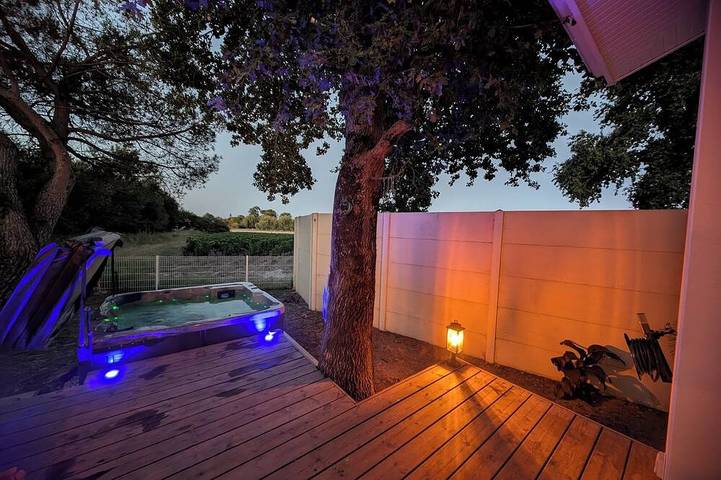 Gîte pour 4 personnes, avec jacuzzi à Cussac-Fort-Médoc