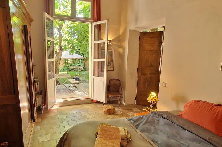 Gîte pour 4 personnes, avec terrasse et jardin dans Office De Tourisme D Aix En Provence