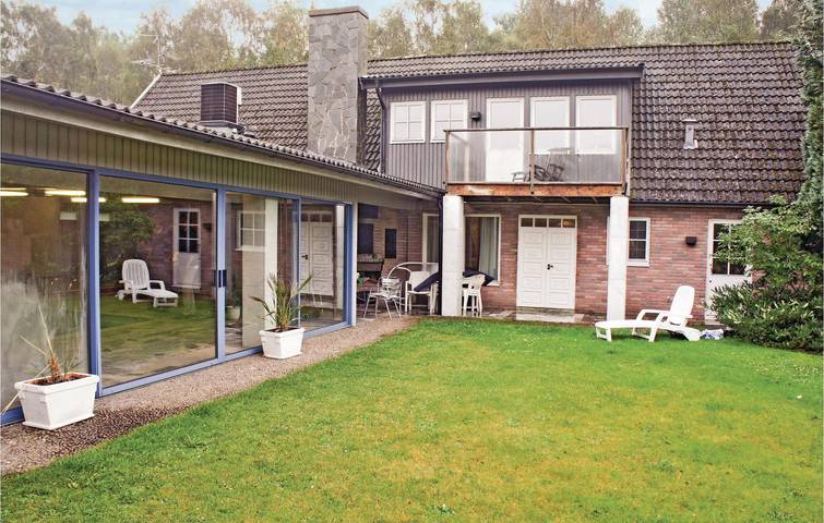 Hus för 8 Personer med trädgård in Svenska Östersjön