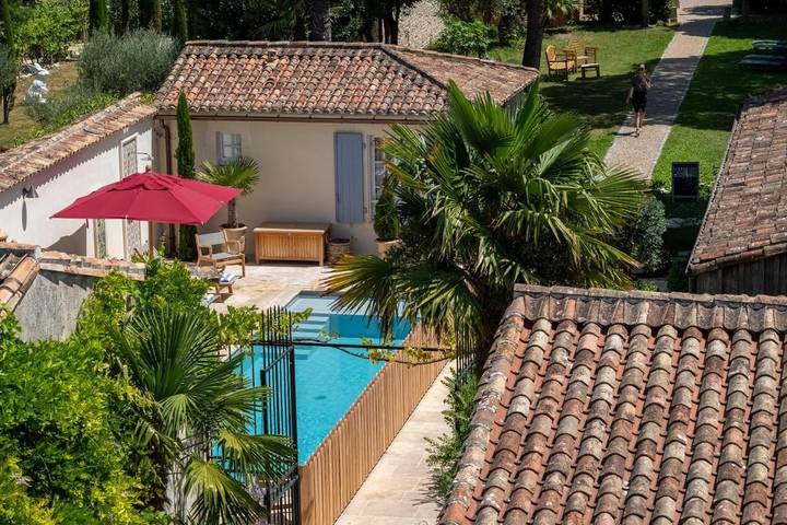 Hôtel pour 2 personnes, avec sauna ainsi que piscine et jardin