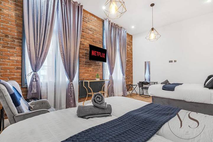 Glamping for 12 people, with balcony in Birmingham