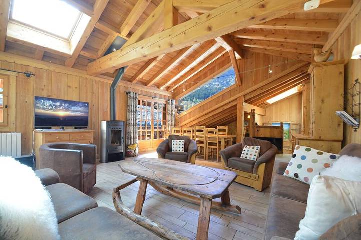 Chalet pour 10 personnes, avec balcon et sauna ainsi que jacuzzi et jardin