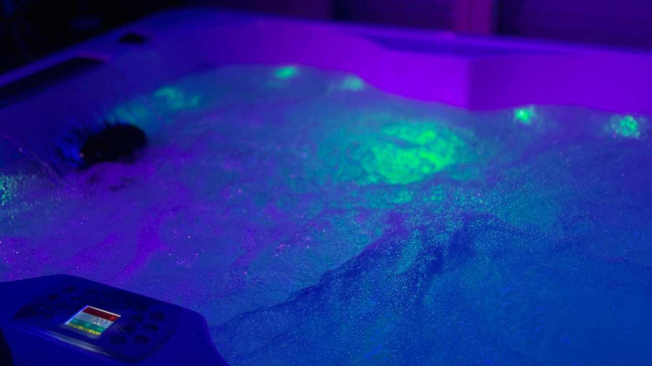 Sweet Dreams Love room & Spa in Ablon-sur-Seine, Val-de-Marne