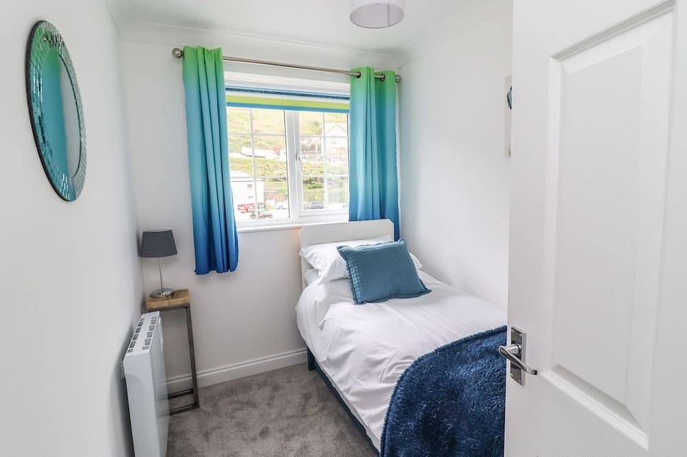 Beach Cottage, pet friendly, country holiday cottage in Portreath in Portreath, Cornwall