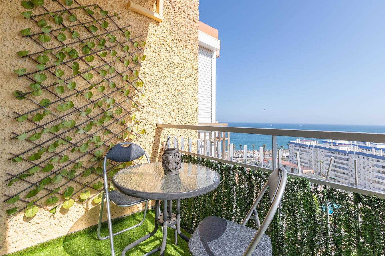 Gehele studio, Studio Appartement 'El Mirador Del Mar' met Uitzicht op Zee, Gedeeld Zwembad en Airconditioning in Benalmádena Costa, Benalmádena