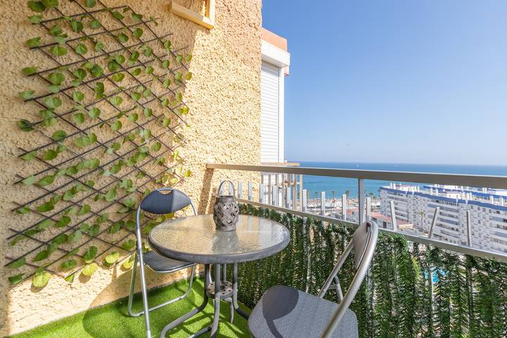 Estudio entero, Apartamento estudio 'El Mirador Del Mar' con vistas al mar, piscina compartida y aire acondicionado. in Torrequebrada, Benalmádena