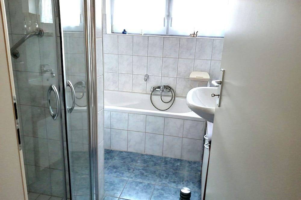 Ganze Wohnung, Schöne Eg-Wohnung 65qm, voll ausgestatt mit wunderschönem Garten und Terrasse in Cloppenburg, Naturpark Wildeshauser Geest