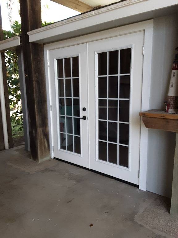 Home with beach view from front porch, only two minute walk to beach. Very Nice! in Crystal Beach, Galveston County