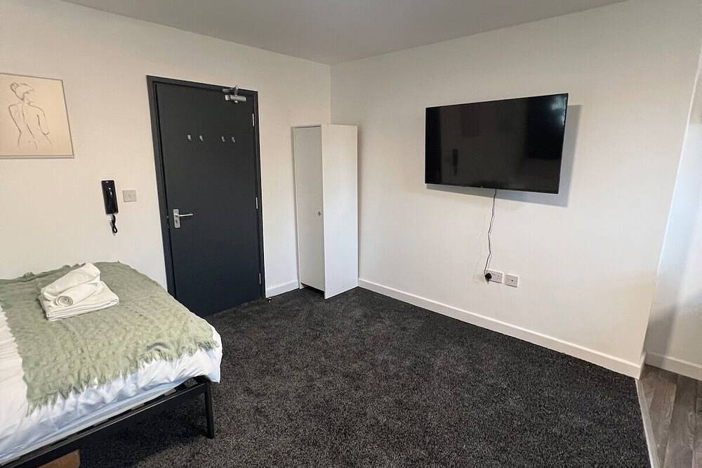 Entire apartment, Studio Apartment - 2 Guests in Wolverhampton, Birmingham Area