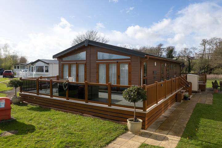 Lodge for 6 people, with terrace, child-friendly in Pembrokeshire