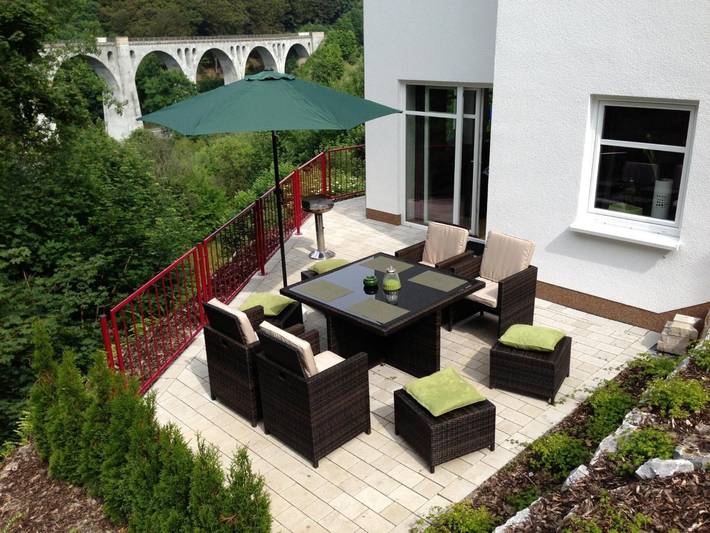 Ganze Wohnung, Ferienwohnung Viadukt mit Bergblick, privater Terrasse und Wi-Fi in Willingen, die Mittelgebirge
