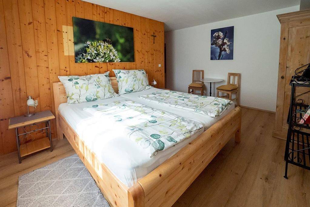 Gästezimmer Ilse Brauneis - Doppelzimmer Marille mit kostenfreiem W-Lan in Mautern, Bezirk Krems an der Donau-Land
