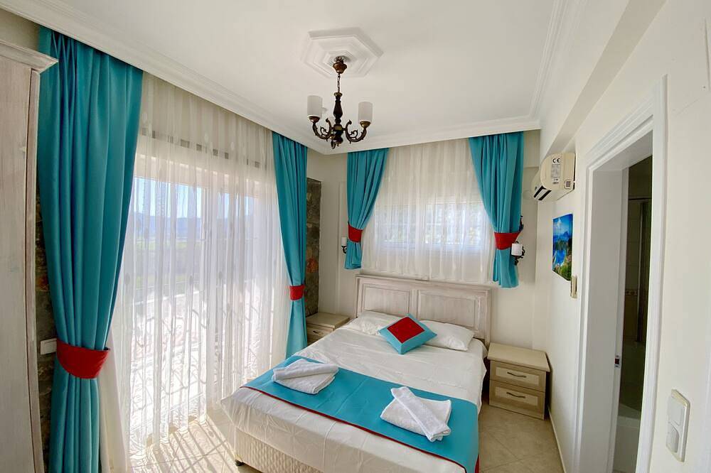 Stunning Villa Sana Perfect Condition, Private 100 m³ Pool & 1000m2 Garden Wifi in Fethiye, Tyrkiske Ægæer