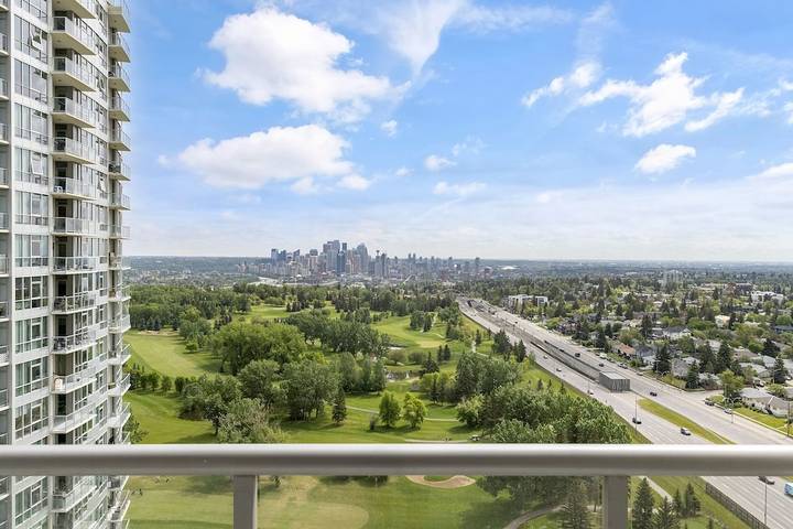 Holiday rental for 4 people, with balcony and hot tub in Calgary