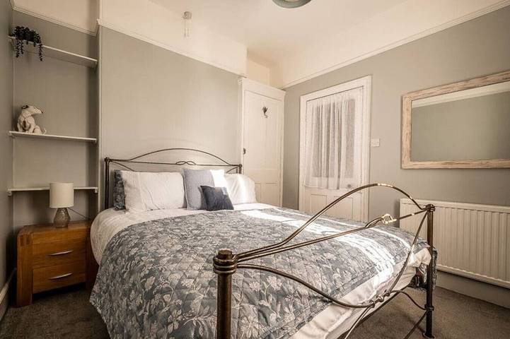 Ganze Wohnung, Charming character lodge in cemetery grounds in Exeter, Devon