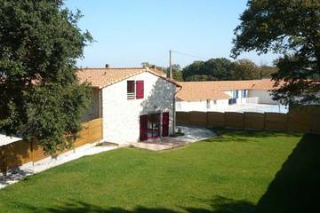 Gîte pour 6 personnes, avec jardin ainsi que piscine et terrasse dans Chaumes-en-Retz