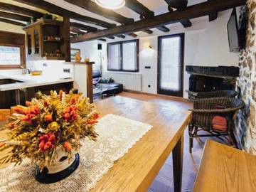 Casa de huéspedes para 10 personas, con balcón en Pallars Sobirà