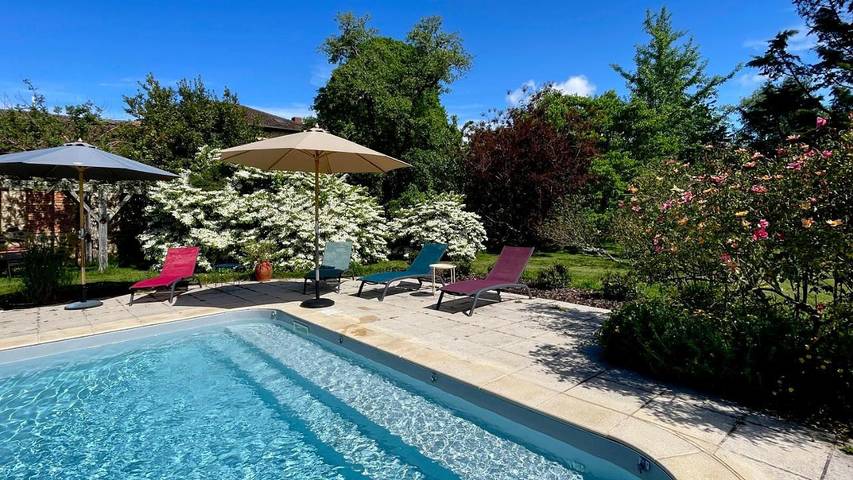 Chambre d’hôte pour 3 personnes, avec Terrasse et Jardin ainsi que Piscine et Vue