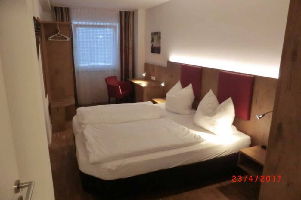 Ganze Wohnung, Ferienhof Menzinger - Ferienwohnung Toskana in Gauting, Landkreis Starnberg