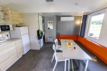 Camping pour 6 Personnes dans Sainte-Catherine-de-Fierbois, Région de Chinon, Photo 3
