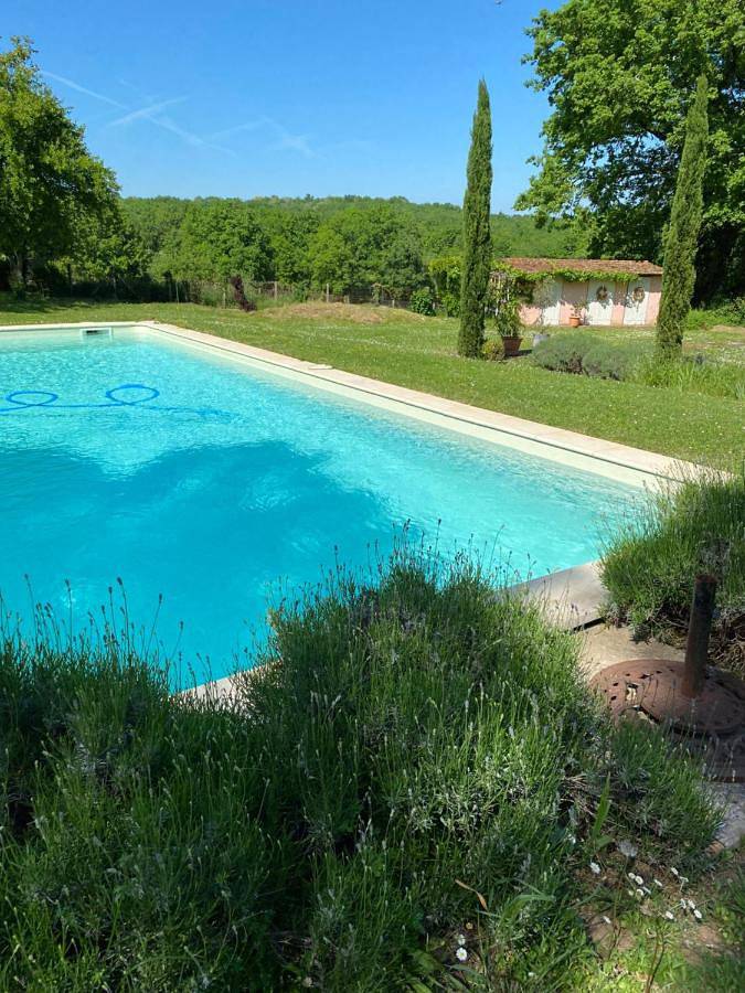 Location de vacances pour 2 personnes, avec terrasse et jacuzzi ainsi que piscine et jardin, animaux acceptés à Lalinde - 4