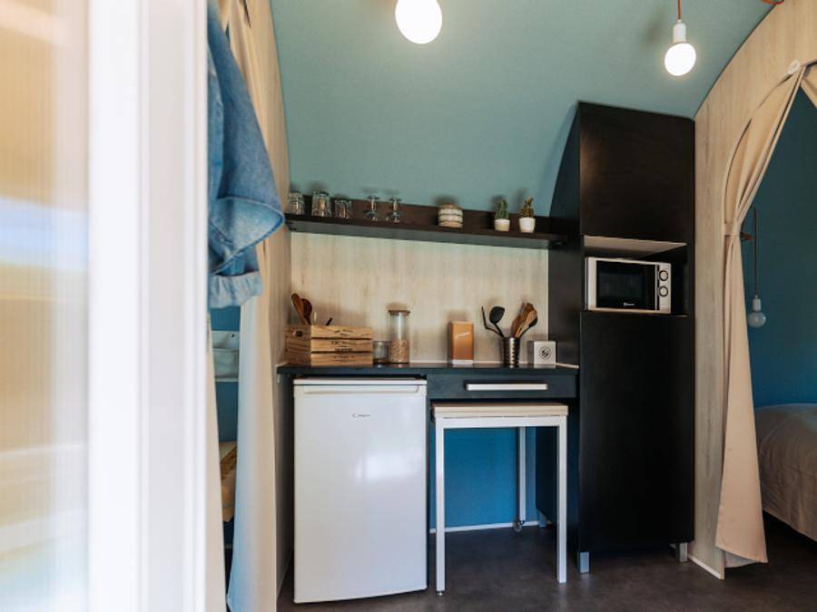 Camping Sunêlia la Baie de Saint Pol - Tent 4 persons - Coco Sweet - 2 bedrooms - no sanitary facilities in Saint-Pol-de-Léon, Ceinture Dorée