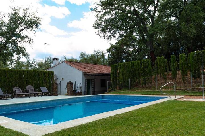 Casa rural para 6 personas, con piscina además de vistas y jardín, Se admiten mascotas en Aracena - 2