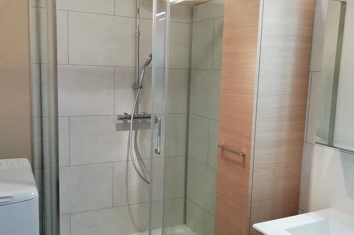 Entire apartment, Apartment with closed bicycle storage and WIFI - Center of Bourg D'oisans in Le Bourg-d'Oisans, Écrins National Park