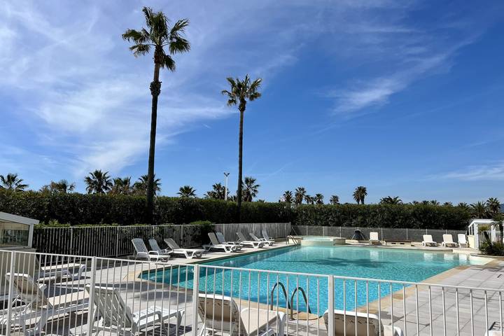 Studio pour 4 personnes, avec piscine et terrasse