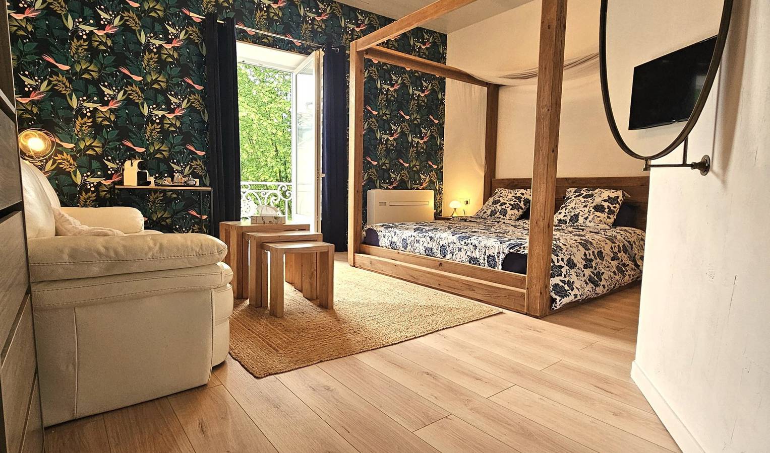 La Belle Maison : Table et Chambres d'hôtes à Aveze - Suite Baldaquin in Avèze (Languedoc-Roussillon), Parc national des Cévennes